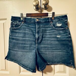 NWT American Eagle Outfitters Jean Shorts- Mom Shorts-Size 20 Plus Size Curvy
